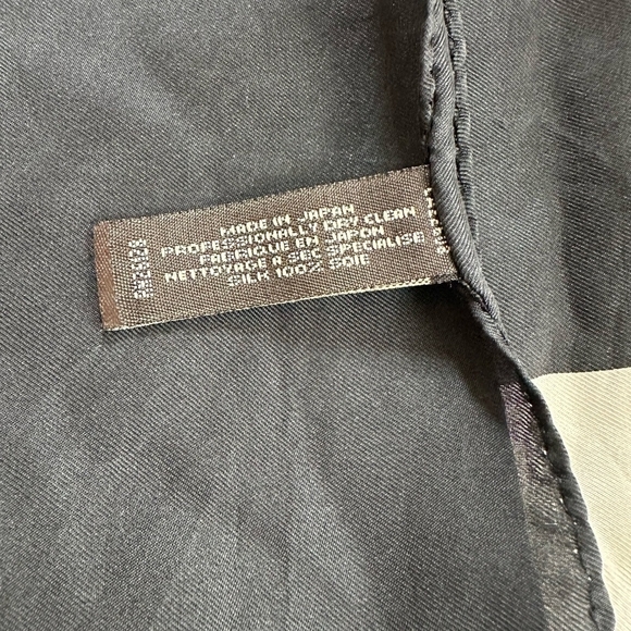 Neckerchief COACH Black White Square Print Silk Pocket Square Handkerchief - Picture 3 of 3